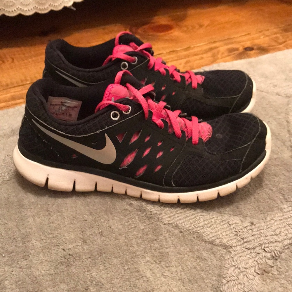 Women’s Nike tennis shoes, size 9